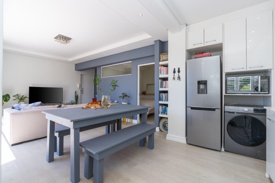 1 Bedroom Property for Sale in Vredehoek Western Cape